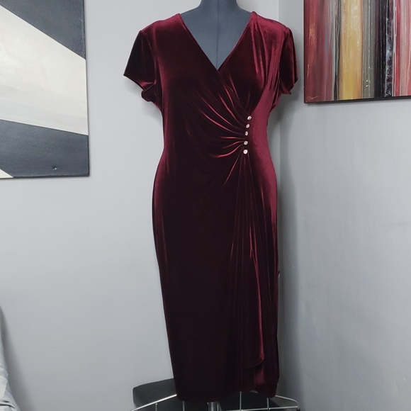Amanda Lane Dresses & Skirts - Amanda Lane Velvet Dress - 18